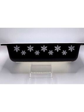Vintage Pyrex Black Snowflake 575-B Space-Saver Casserole Dish